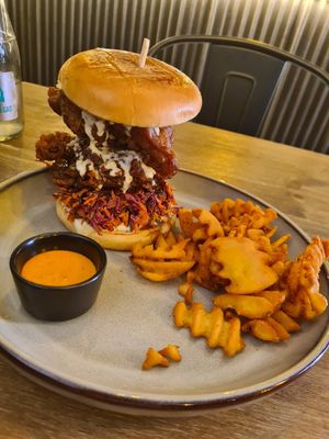 Mushroom Burger and fries 🤤 at Meet Vegano in Malaga