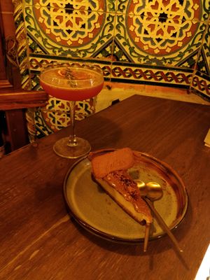Lotus cheesecake and rosemary negroni cocktail at Meet Vegano in Malaga