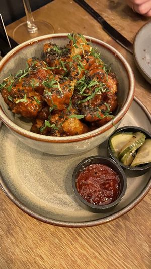 Coliflor con salsa de chipitle y arándano   at Meet Vegano in Malaga
