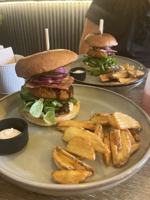 Holy Burger (9/10)  at Meet Vegano in Malaga