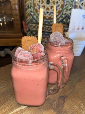 Strawberry Lotus Milkshake (11/10)  at Meet Vegano in Malaga