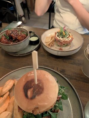 Cauliflower and tartare at Meet Vegano in Malaga