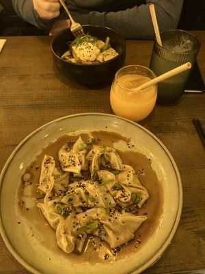 truffle dumplings 🥟 & salmon main dish   at Meet Vegano in Malaga