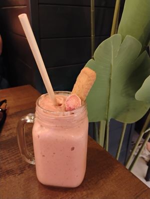 Strawberry milkshake at Meet Vegano in Malaga