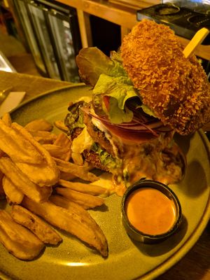 Crunchy burger at Meet Vegano in Malaga