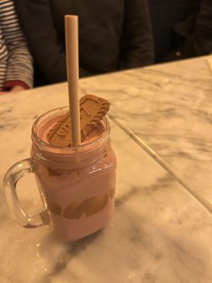 Strawberry biscoff milkshake   at Meet Vegano in Malaga