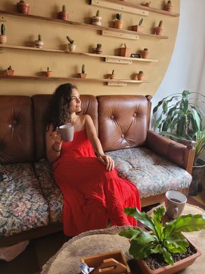 disfrutando de un chocolate caliente at El Jardín de Jardín in Jardin