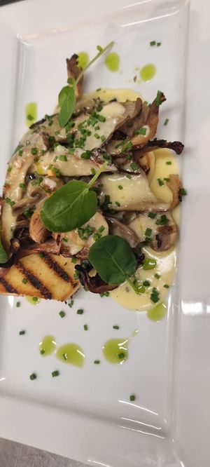 Vegan Garlic Mushroom Bruschetta at The Bay Tree in Kinver