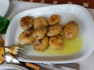Roasted potatoes at Zé da Calçada in Amarante