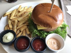 Fandt ud af at remouladen ikke var vegansk. Men resten var.  at Café Larsen in Lemvig