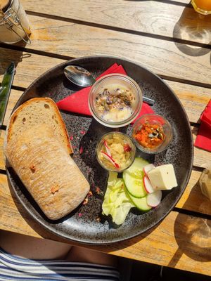 Vegan Breakfast plate - 9,20€ at 5 Senses Coffee - Herdern in Freiburg