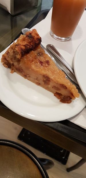 Tarta de manzana y pasas.  at Salsa Verde in Evora