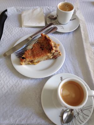 Vegan Apple pie at Salsa Verde in Evora