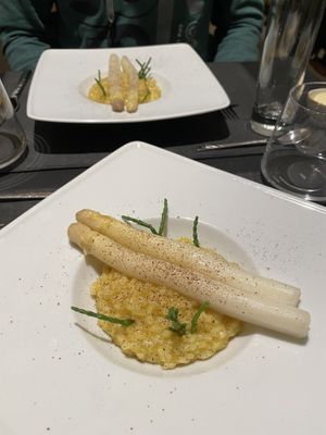 Saffraan risotto met witte asperges  at Vege•ta•ble in Wortegem-petegem