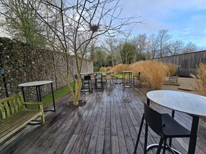 Outdoor terrace at Vege•ta•ble in Wortegem-petegem