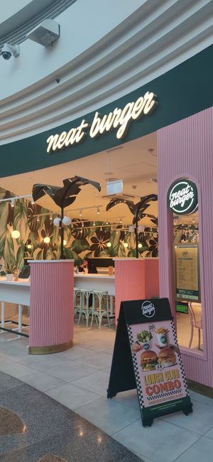 Outdoor at Neat Burger - Canary Wharf in East London