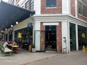 Front / outside seating area at Anita Gelato in West End