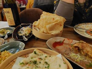 Je kunt altijd meer hapjes bijbestellen van de losse kaart. Allemaal vegan. at Silk Road in Tilburg