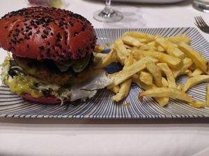 Hamburguesa casera de verduras. at Alma Nostra in Segovia