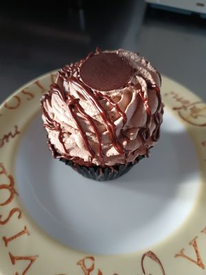 Vegan cupcake at Kisaan Restaurant and Patisserie in The Hague