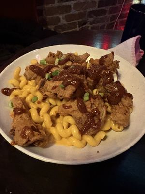 Mac and cheese with fried oyster mushrooms 😋   at The Cannon in New Haven