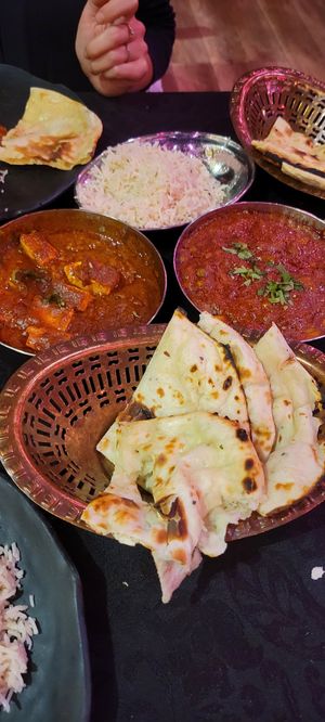 Vegan Vindaloo and Tofu Cury at Restaurant Bollywood in Saint-hubert