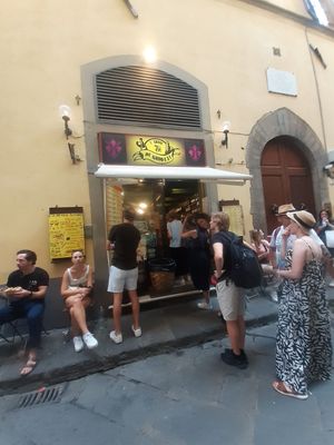Entrance (always a line there but they are quite efficient) at I' Girone De' Ghiotti in Florence