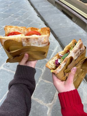 links caprese (veget.) links vegan at I' Girone De' Ghiotti in Florence