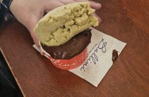 Piccolo Cioccolato fondante & pistachio gelato at Gelateria Ballini in Verona