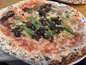 NDUJA ORTOLANA Vegan 'nduja, roasted tenderstem broccoli, Kalamata olives, chestnut mushrooms, finished with rocket pesto  at Rudy's in Manchester