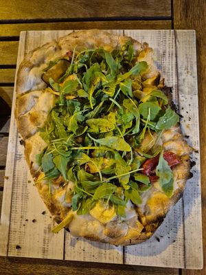 Vegane Pinsa Huerto at La Pinseria in Tarifa