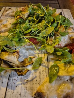 Huerto Pinsa vegan at La Pinseria in Tarifa