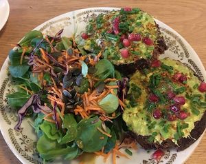  at MIGNON Café in Paris