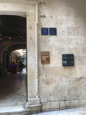 No front signage at Barakokula in Split