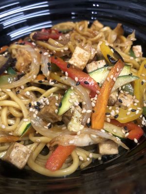 Yakisoba Noodles con verduras y tofu frito  at Natur Kitchen in Mallorca