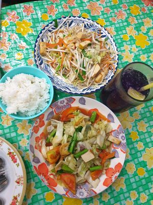 Plain rice, Pad Thai veg with tofu and stir fried veg with tofu, butterfly pea flower juice. at Jeng Noodle Thai Food & Vegetarian Food  in Bangkok