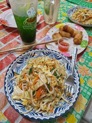 Tofu pad thai (not vegan) at Jeng Noodle Thai Food & Vegetarian Food  in Bangkok