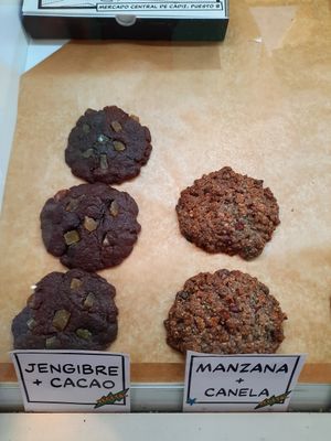 Vegan options marked VEGETAL (2/4 available) at Capitán Cookie in Cadiz