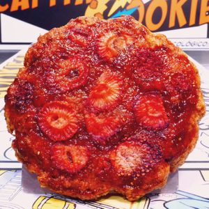 Strawberry + Vanilla Cookie. Vegan & 100% organic. at Capitán Cookie in Cadiz