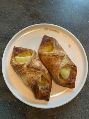 apple vanilla pastry (vegan)  at Espresso House - Hovedbanegården in Copenhagen