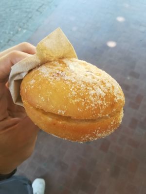 Bomba alla Crema at Caffettiamo Vomero di Raffaele Simonte in Naples