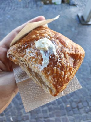 Fagottino con Crema di Latte di Mandorla at Caffettiamo Vomero di Raffaele Simonte in Naples