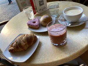 Proteic croissant with pistachio spread, strawberry donut, pan gocciole, fruit concentrate and soy milk  at Caffettiamo Vomero di Raffaele Simonte in Naples