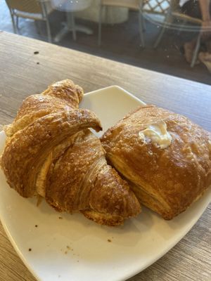 Vegan cornetto with pistachio cream inside and vegan pastry (croissant style) with almond custard inside   at Caffettiamo Vomero di Raffaele Simonte in Naples