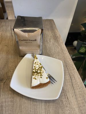 Torta con crema di banane #Veganuary at Caffettiamo Vomero di Raffaele Simonte in Naples