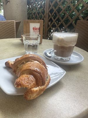 Corneto with pistachio cream  at Caffettiamo Vomero di Raffaele Simonte in Naples