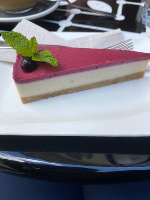 Vegan ch**secake at Manooka Kávézó in Eger