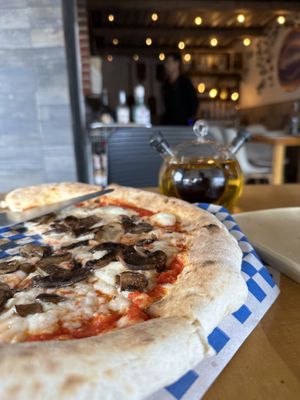 Pizza Vegana de Champiñones   at Lazzaroni in San Andres Cholula