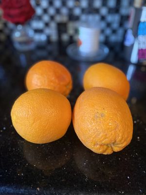 Spendy Naval Oranges 🍊 • Sweet  at San Leandro Farmers' Market in San Leandro