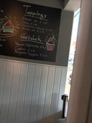 Veganer Apfelkuchen 3,20€ at Eis Glück in Hamburg